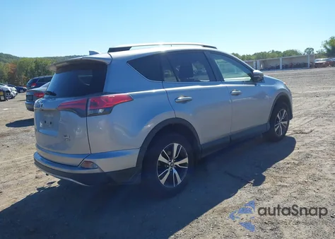 2018 Toyota Rav4 Xle z USA, uszkodzony, nr VIN JTMRFREVXJD234591